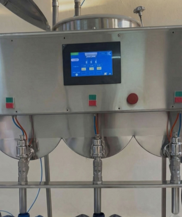 Liquid Gallon Filling Machine– Semi-Automatic (3 Nozzles)